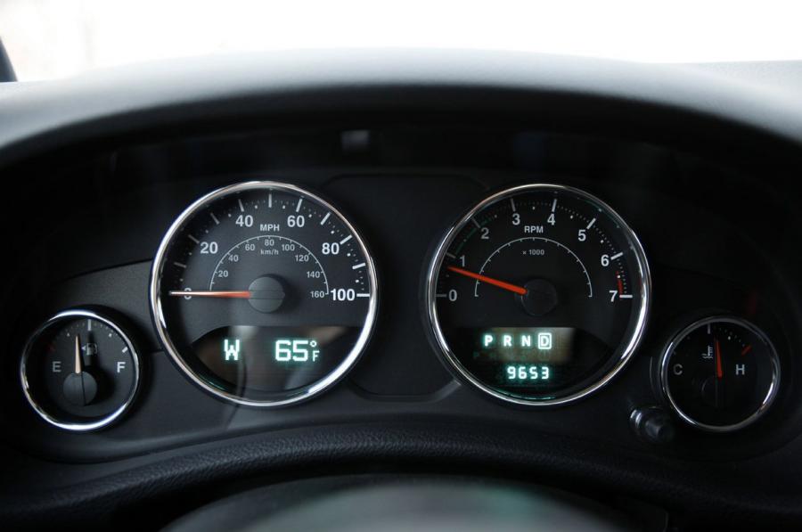  Jeep Wrangler Sport 2012 года  (фото 19 из 60)